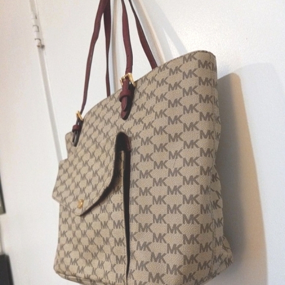 Michael Kors Bag - Picture 4 of 12